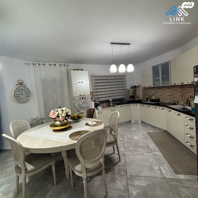 דירה, רמב"ם, רמב"ם, טירת כרמל