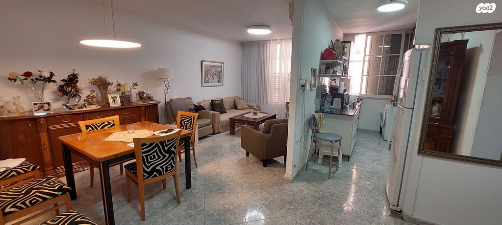 דירה, אנילביץ' 29, לב העיר, בת ים