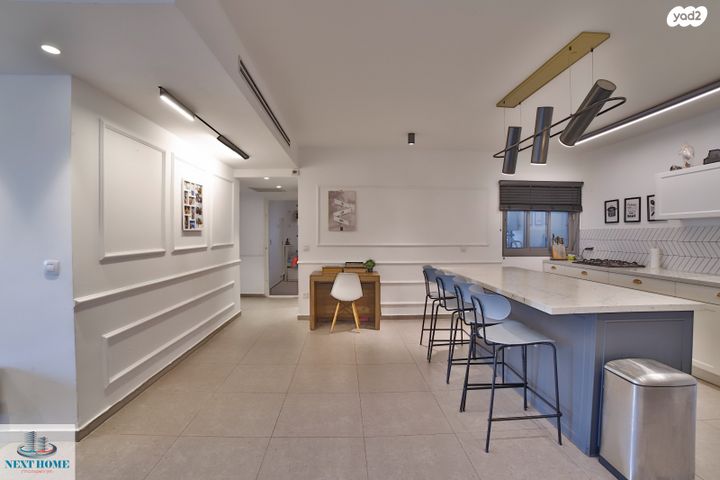 דירה, דליה רביקוביץ, נאות שמיר, יבנה