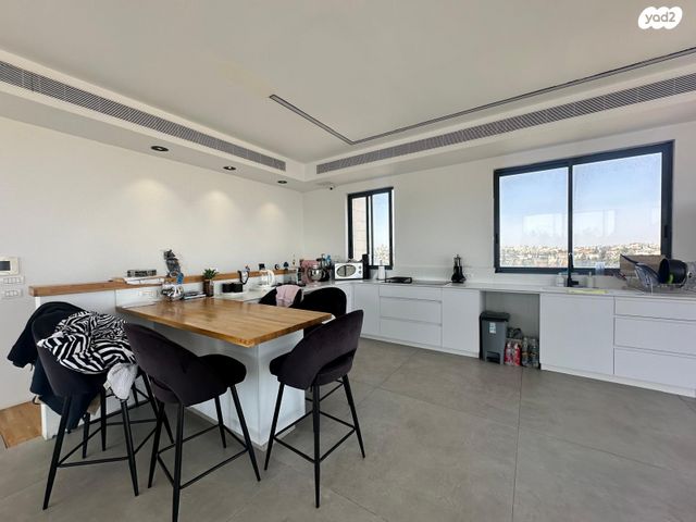 גג/ פנטהאוז, מרדכי כספי, ירושלים