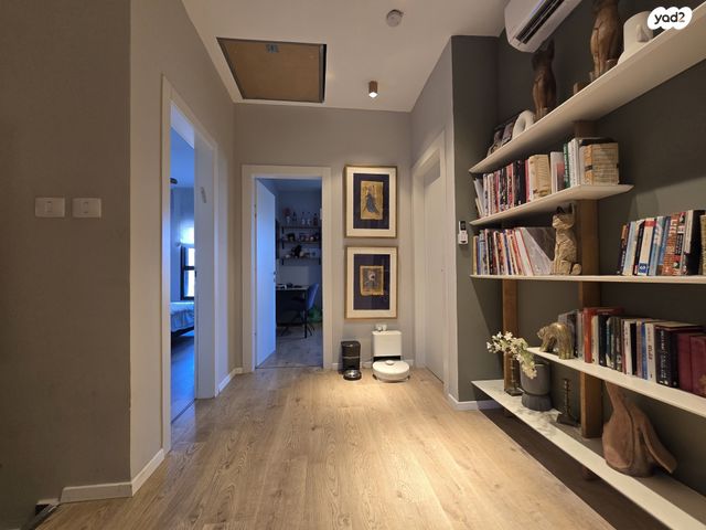 דו משפחתי, כוכב יאיר / צור יגאל