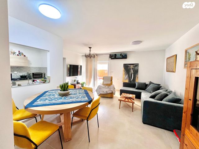 דירה, עין עקרבים, המעיינות, שחמון, רובע 8, אילת