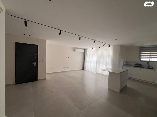 דירת גן, אבן יהודה