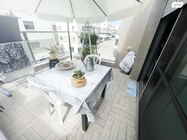 דירה, הרכס, עתלית