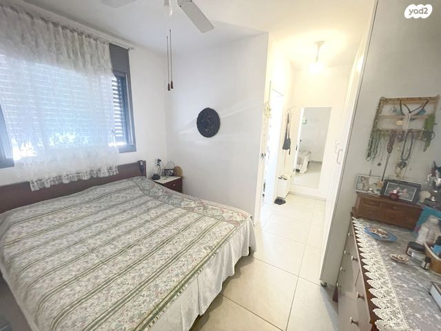 דירה, הרכס, עתלית