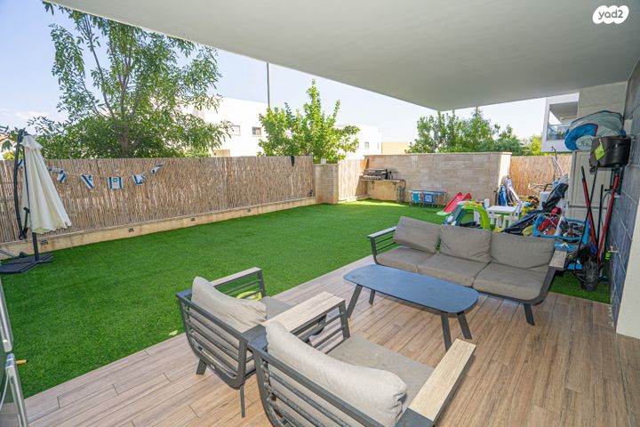 דירת גן, אהבת אדם, כפר יונה