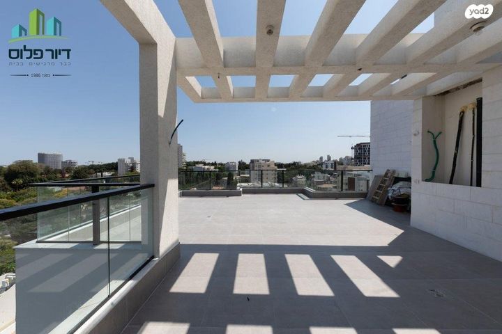 גג/ פנטהאוז, רחובות