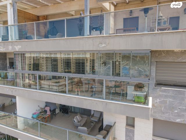 דירה, אהוד מנור, כפר יונה