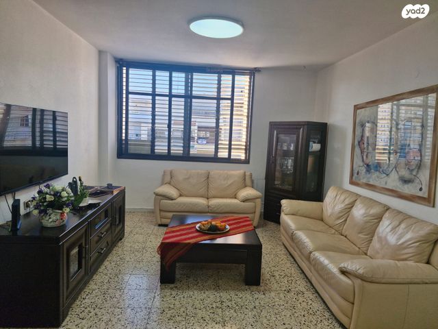 דירה, דוד רמז, רחובות