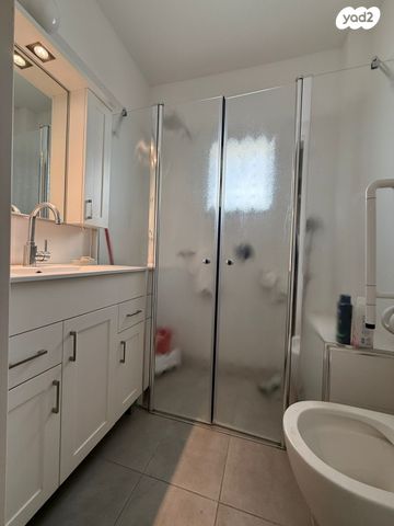 גג/ פנטהאוז, אנילביץ', שיכון ותיקים, חולון