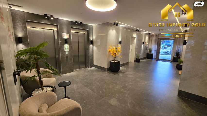 דירה, רקפת 27, הפרחים, חריש