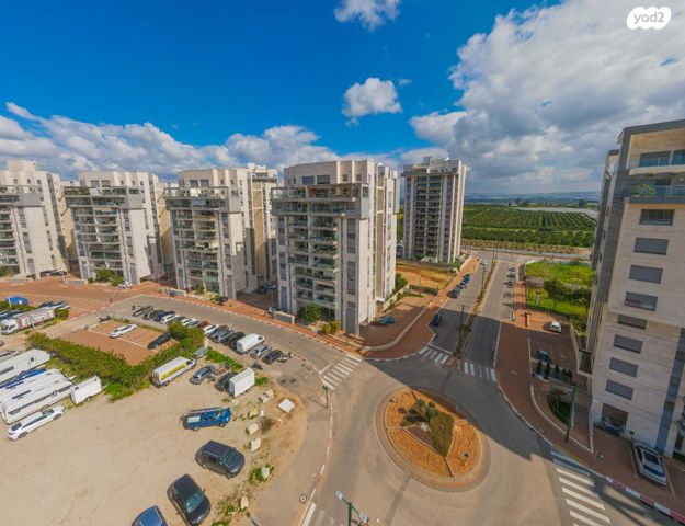 דירה, אהוד מנור, כפר יונה