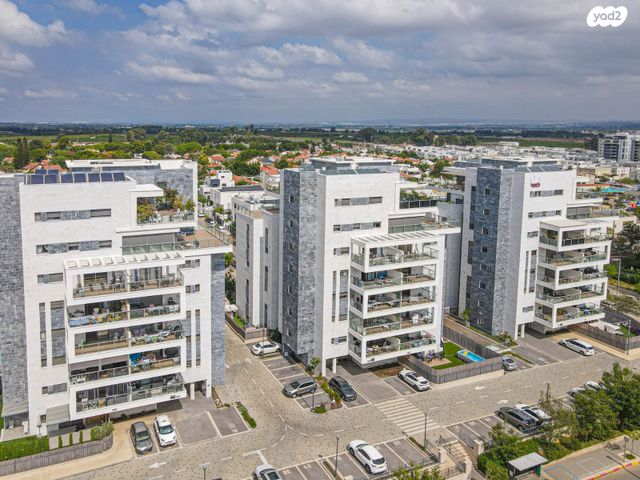 דירת גן, אהבת אדם, כפר יונה