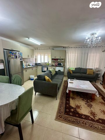 דירה, גיורא יוספטל, גיורא, טירת כרמל