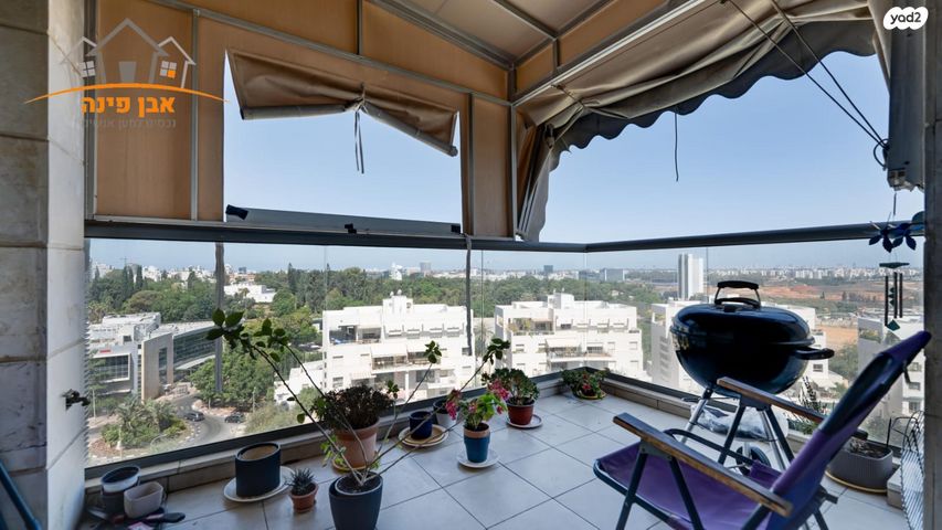 דירה, כרמל, אחוזת הנשיא, רחובות