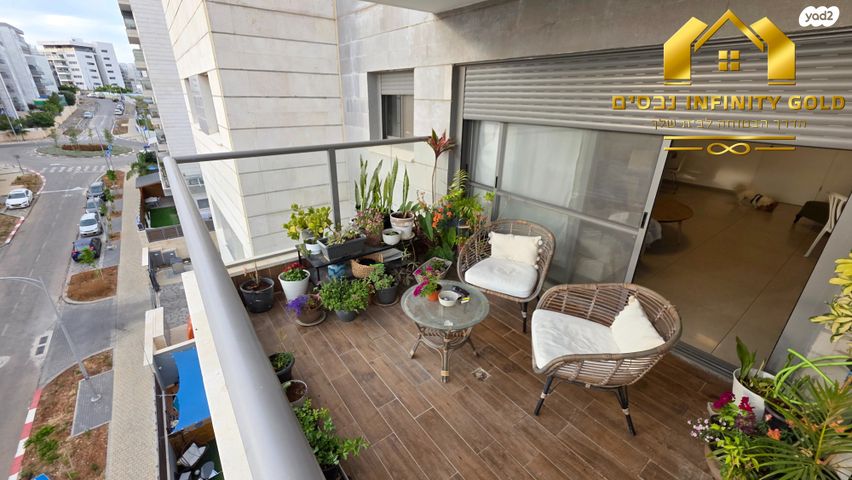 דירה, רקפת 27, הפרחים, חריש