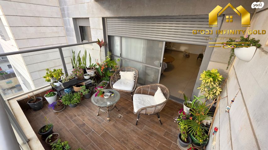 דירה, רקפת 27, הפרחים, חריש