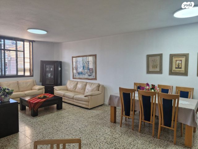 דירה, דוד רמז, רחובות