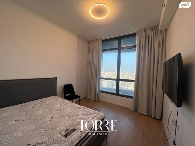 גג/ פנטהאוז, דרך מנחם בגין 158, מונטיפיורי, הרכבת, תל אביב יפו