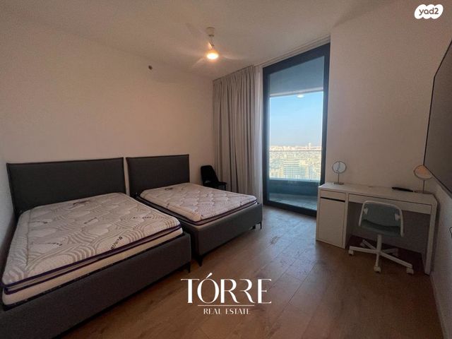 גג/ פנטהאוז, דרך מנחם בגין 158, מונטיפיורי, הרכבת, תל אביב יפו