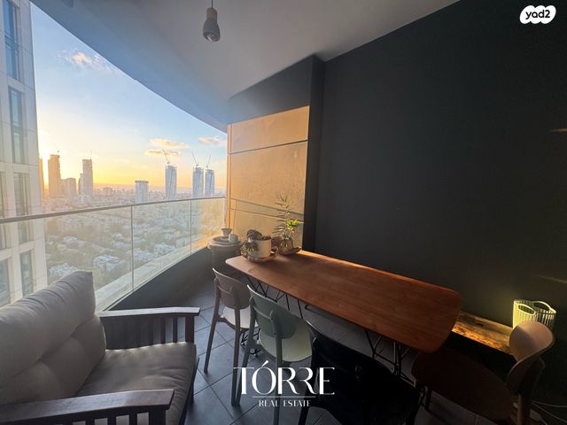 דירה, דרך מנחם בגין 158, מונטיפיורי, הרכבת, תל אביב יפו