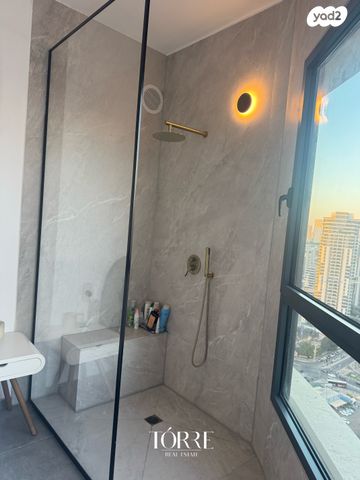 דירה, דרך מנחם בגין 158, מונטיפיורי, הרכבת, תל אביב יפו