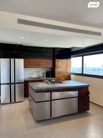 שכונת בן גוריון, מרכז העיר ג'