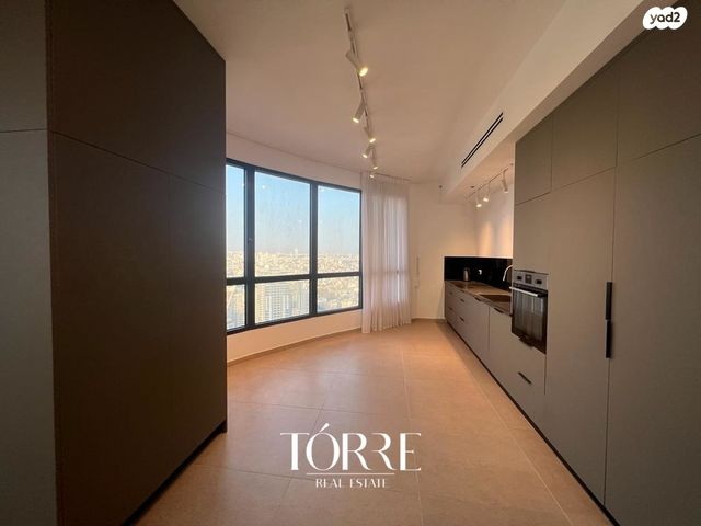 גג/ פנטהאוז, דרך מנחם בגין 158, מונטיפיורי, הרכבת, תל אביב יפו