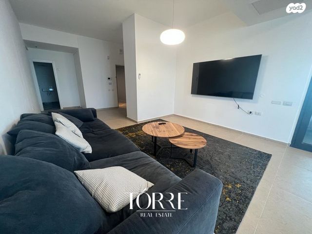 גג/ פנטהאוז, דרך מנחם בגין 158, מונטיפיורי, הרכבת, תל אביב יפו