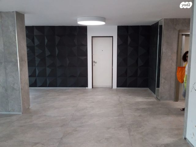 מחסנים, רמת אביב ג', תל אביב יפו