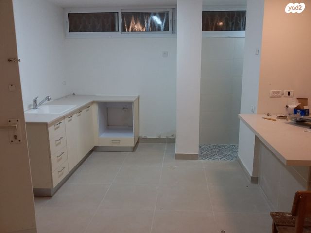 מחסנים, רמת אביב ג', תל אביב יפו