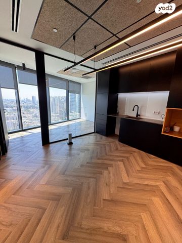 דרך מנחם בגין 156