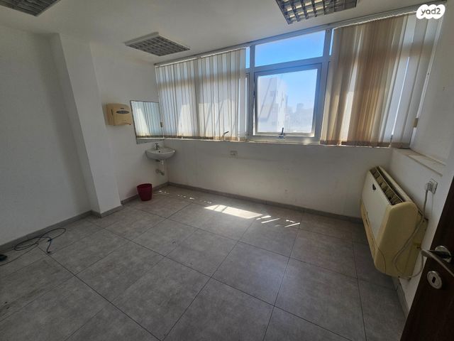 משרדים, חיים משה שפירא 22, רובע ד', אשדוד