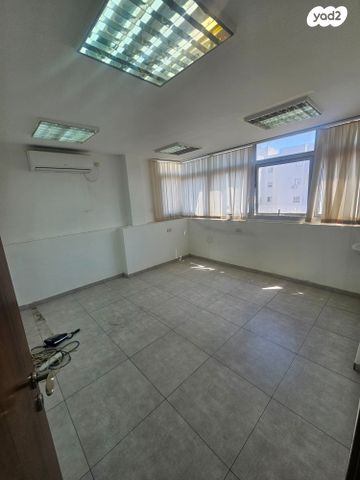 משרדים, חיים משה שפירא 22, רובע ד', אשדוד