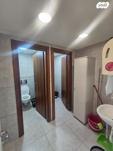 משרדים, חיים משה שפירא 22, רובע ד', אשדוד