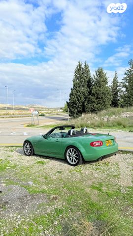 מודעת רכב מאזדה MX-5