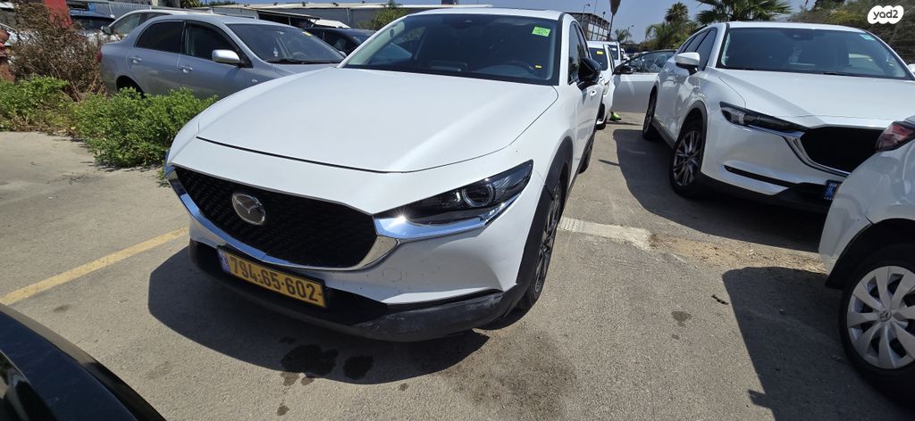 מודעת רכב מאזדה CX-30