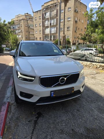 מודעת רכב וולוו XC40