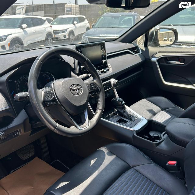 טויוטה RAV4