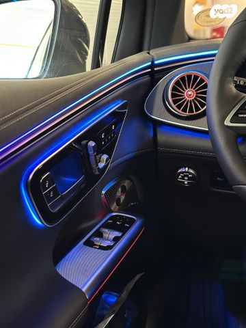 מרצדס-בנץ EQE SUV