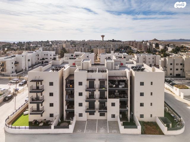 עין המערה 13