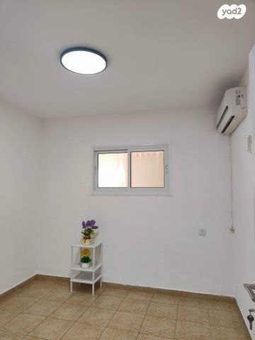 דירת גן, נתן אלבז 144, הראשונים, שלומי