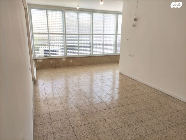 דירה, הרב אברהם יצחק הכהן קוק 50, הר שלום, בני ברק