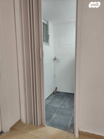 דירת גן, נתן אלבז 144, הראשונים, שלומי