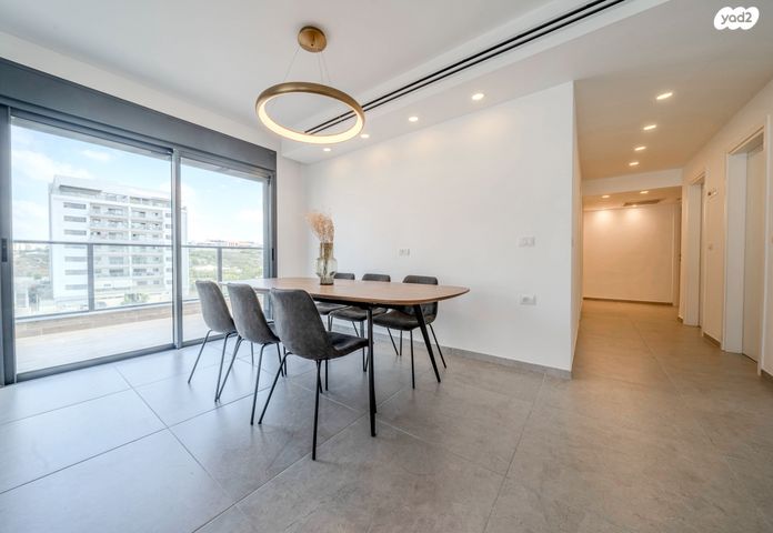 גג/ פנטהאוז, לוטם 13, הפרחים, חריש