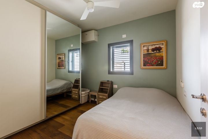 גג/ פנטהאוז, חסידי האומות, מכללת תל אביב יפו, דקר, תל אביב יפו