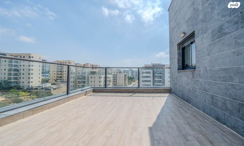 גג/ פנטהאוז, לוטם 13, הפרחים, חריש