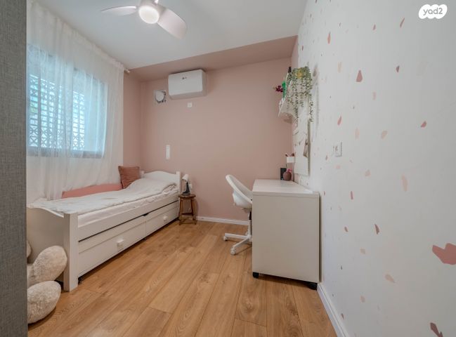 דירת גן, יקינטון 4, הפרחים, חריש