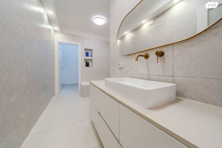 גג/ פנטהאוז, לוטם 13, הפרחים, חריש