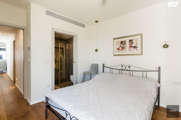 גג/ פנטהאוז, חסידי האומות, מכללת תל אביב יפו, דקר, תל אביב יפו